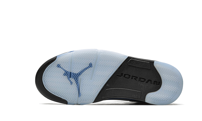 air-jordan-5-unc-2_2a90273b-e922-40f2-ac5e-a5619fb4a871_5000x.png